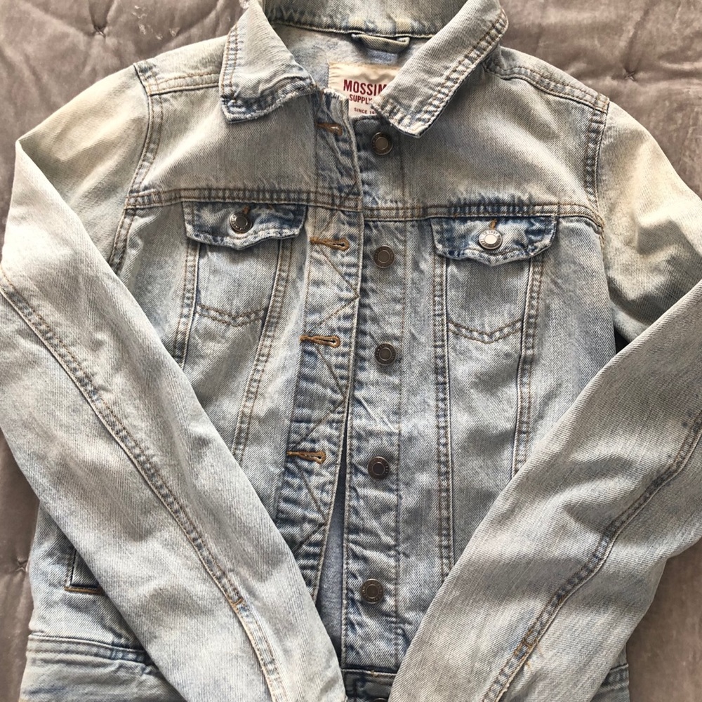 LIKE NEW!! Light wash Jean jacket